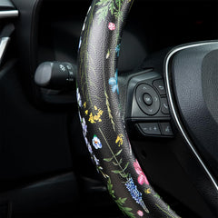 LAWHOWJIE breathable material close-up showing sweat absorption during hot commutes.