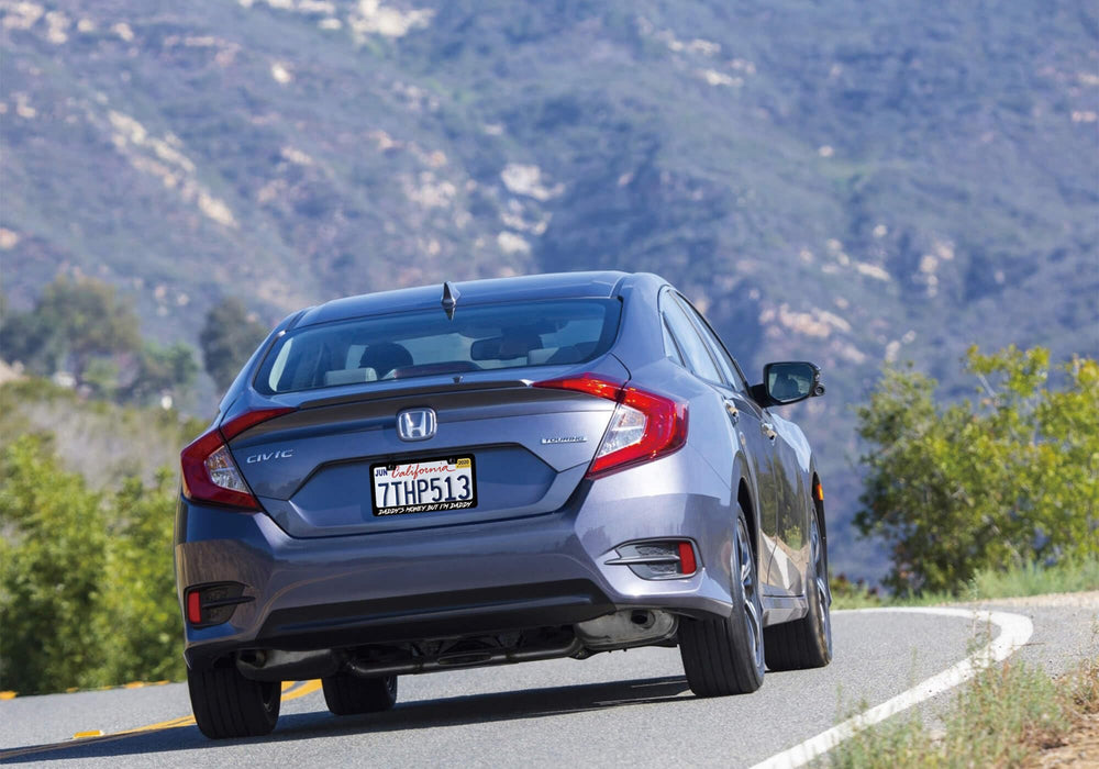 LICEPLAME license frame outer design enhances the car’s appearance.