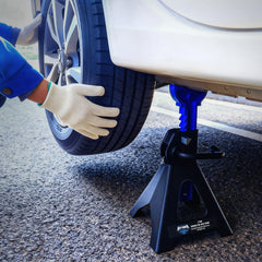 ANTPOWER jack stands on uneven floor demonstrating stability