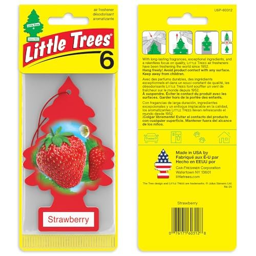 LITTLE TREES Strawberry close-up on wooden charm shows classic design and scent.