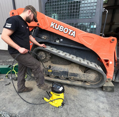 LockNLube G.Gun LockNLube coupler supports hands-free grease connection.