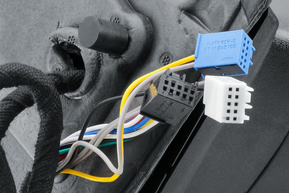 LONGLING manual folding mechanism enables compact storage when parked