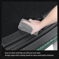 LUCKEASY Guard shields cargo area during loading and unloading.