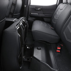 LUCKYMAN CLUB padded cushioning detail enhances seat comfort