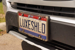 Luxe Shield anti-fog vents reduce condensation for legible plates.