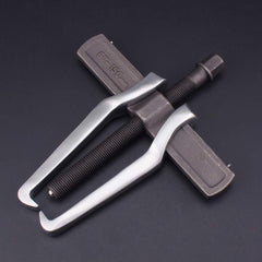 MANNIFEN CR-V two-jaw puller full assembly for versatile gear and bearing removal.