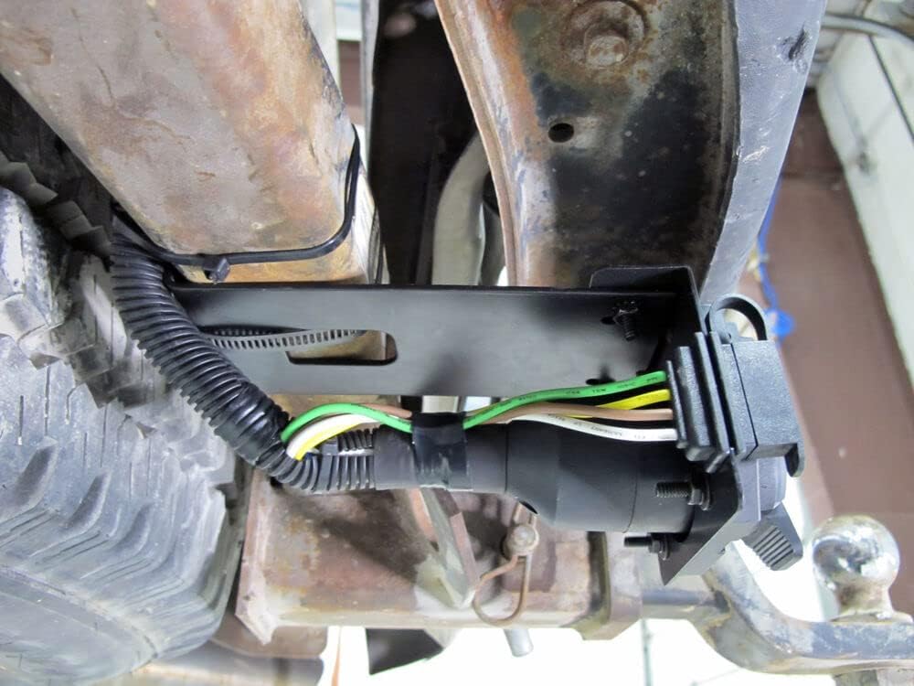 MECMO dual-output adapter supports 4-pin and 7-pin trailers