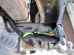 MECMO dual-output adapter supports 4-pin and 7-pin trailers