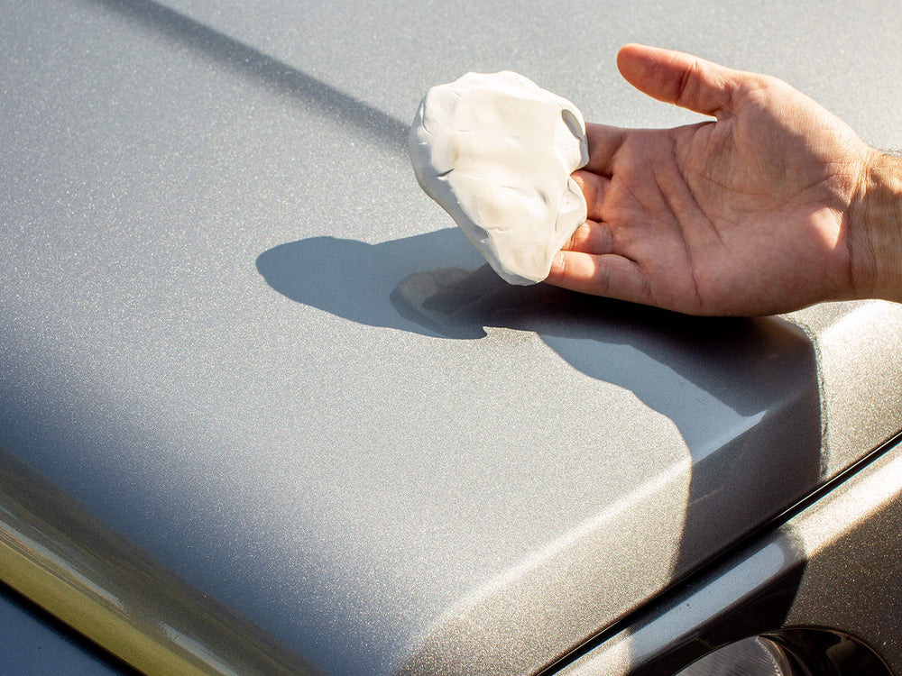 Meguiar's Smooth Surface XL includes a sturdy clay case for organized storage.