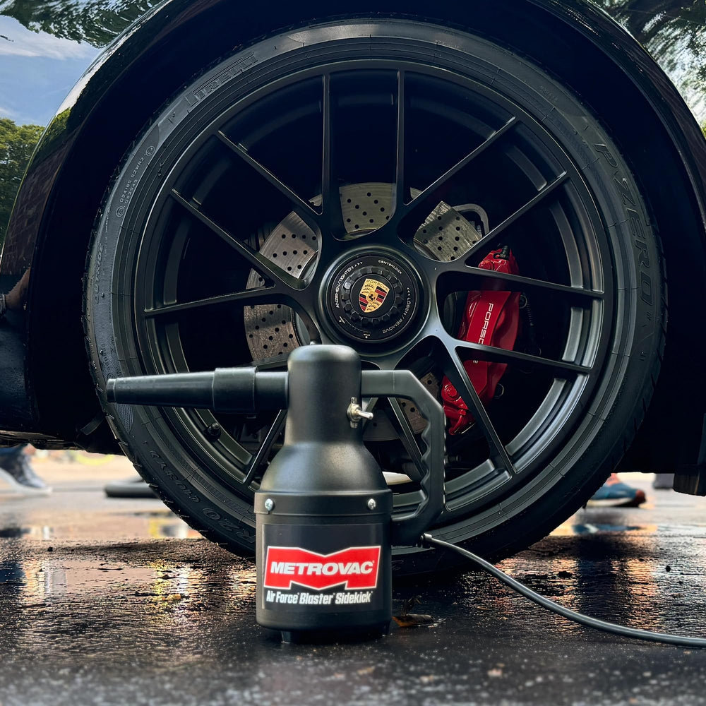 METROVAC EZ Change foam filter shown for easy maintenance.