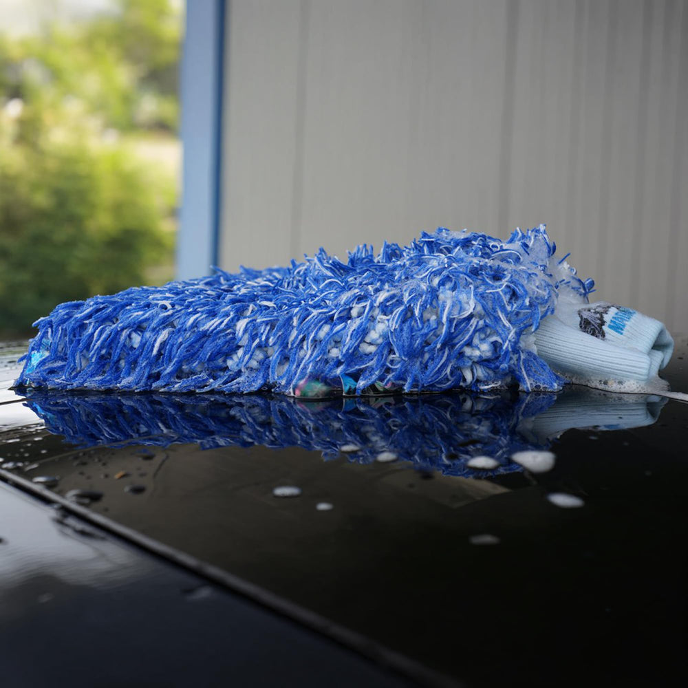Ultra-soft microfiber lifts dirt without scratching or swirling surfaces.