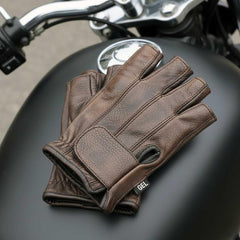Adjustable strap Milwaukee Leather fingerless gloves for a secure fit