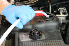 Mityvac 7201 ideal for oil change tasks and fluid dispensing.