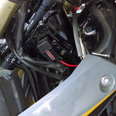 MOTOPOWER MP0609AA motorcycle installation example shows compact charging setup.