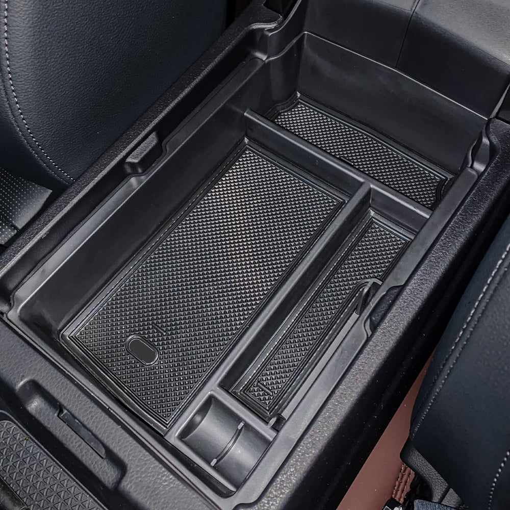 Neepiar daily-use organization in car keeps essentials within reach during drives.