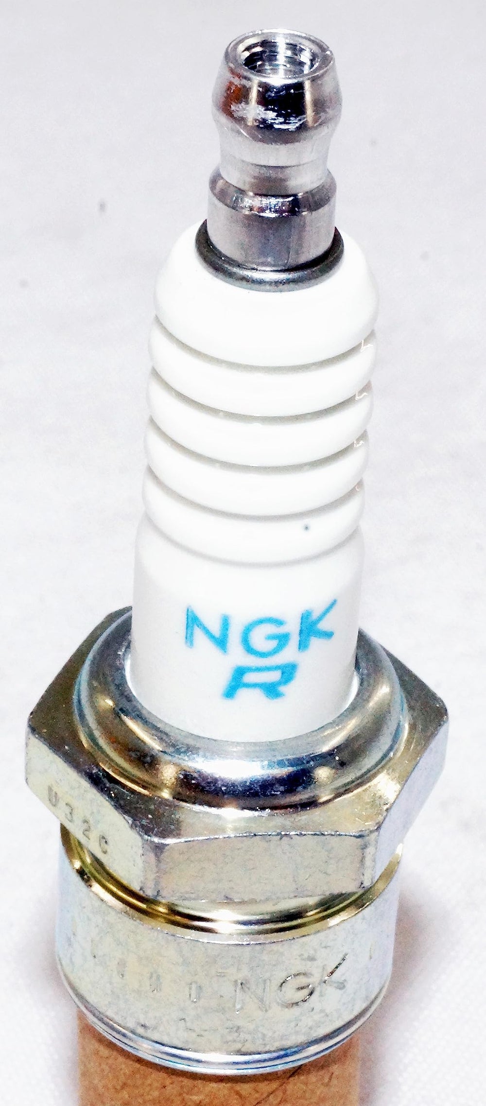 NGK 1134 reach 12.7mm image supports optimal spark reach.