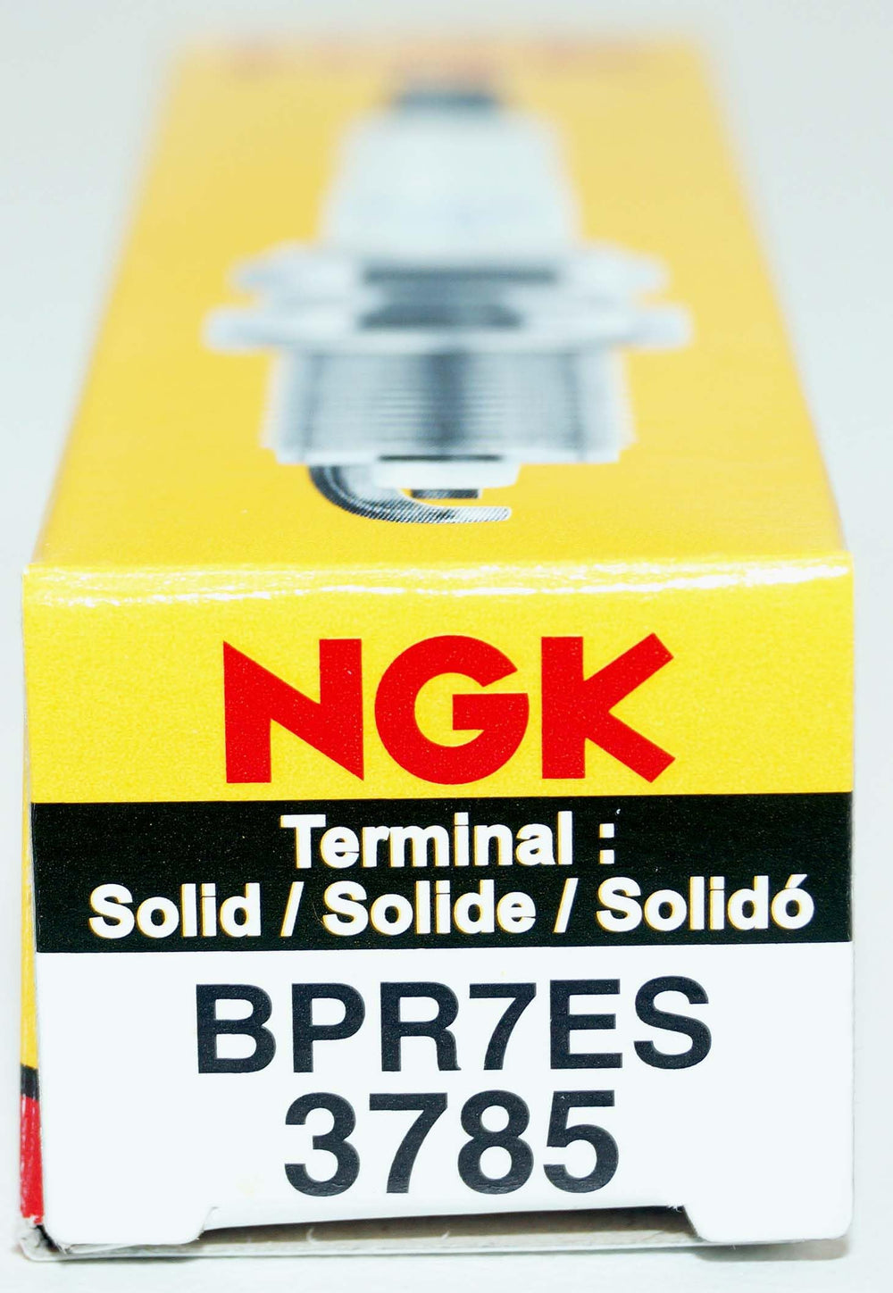 Triple gasket seal on NGK BPR7ES minimizes gas leakage.