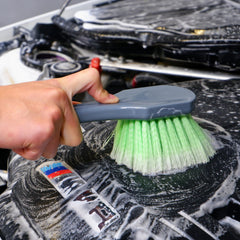 Oesee 20-inch bendable brush reaches tight engine bay corners