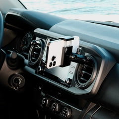Offroam universal compatibility with phones up to 0.67 inches deep for many devices.