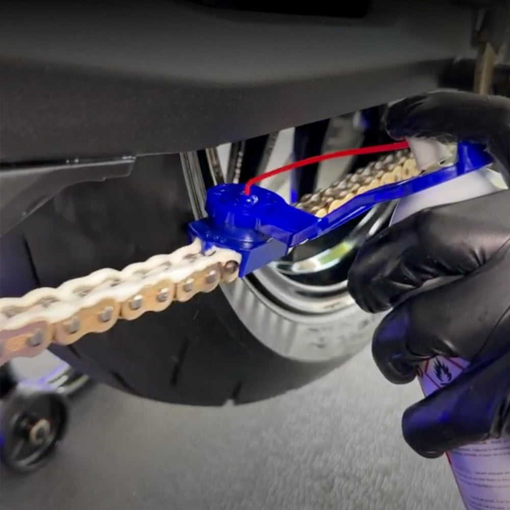Oinker rotatable dispenser enables mess-free application on low-swingarm bikes.
