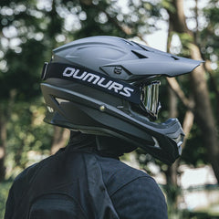 OUMURS multi-vent design reduces wind noise during rides.