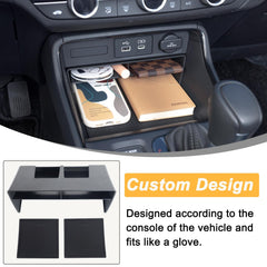 PIMCAR four-compartment tray in CR-V separates small essentials.
