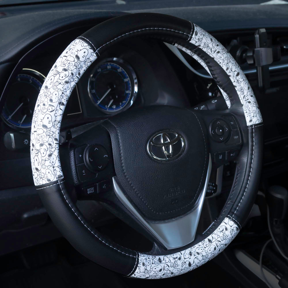 Plasticolor Peanuts Snoopy Expressions steering wheel cover installation-ready design helps secure fit quickly