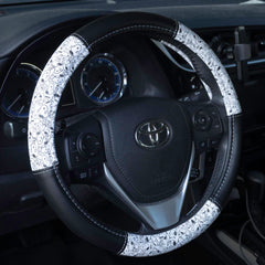 Plasticolor Peanuts Snoopy Expressions steering wheel cover installation-ready design helps secure fit quickly