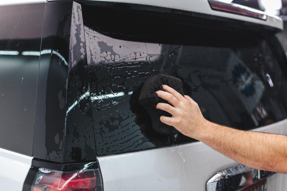 P&S Absolute Rinseless Wash used with a wash mitt for no-rinse cleaning.