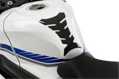 Puig 4051C carbon-look tank pad, packaging image, ready for simple mounting
