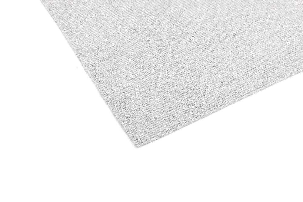 Edgeless Pearl fiber close-up shows 320gsm fibers for scratch-free polishing.