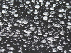 Raggtopp 2141 water-repellent finish on fabric shows protective effect.