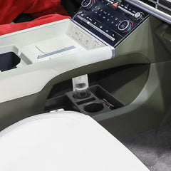 Salusy adjustable cup holder stabilizes drinks in the Santa Fe console.