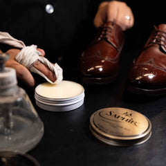 SAPHIR buffing cloth in action delivering quick, even gloss.