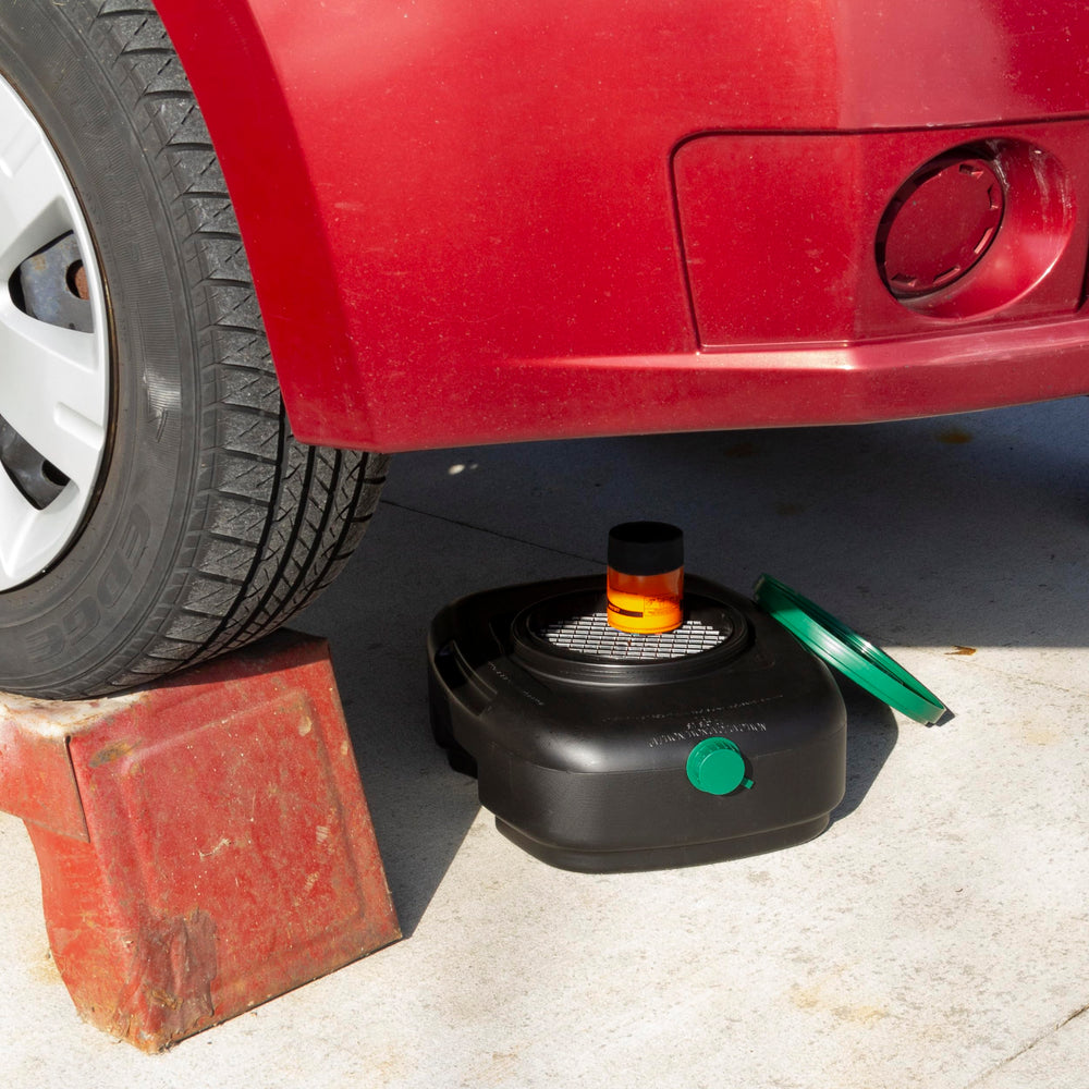 Scepter AM06984 heavy-duty HDPE construction resists chemicals and corrosion