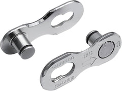 Shimano XTR quick link set in silver, ready for reliable 12-speed connections.