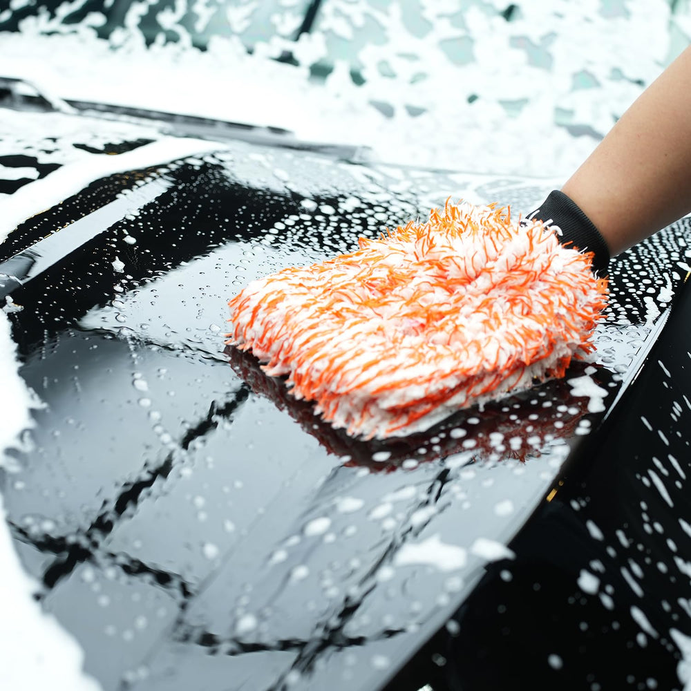 SPTA scratch-free wash mitt minimizes lint and streaks for a showroom shine