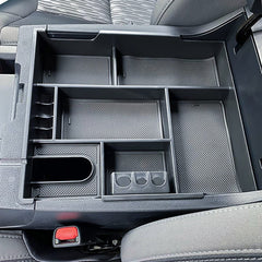 Removable coin box keeps coins orderly inside Tundra center console
