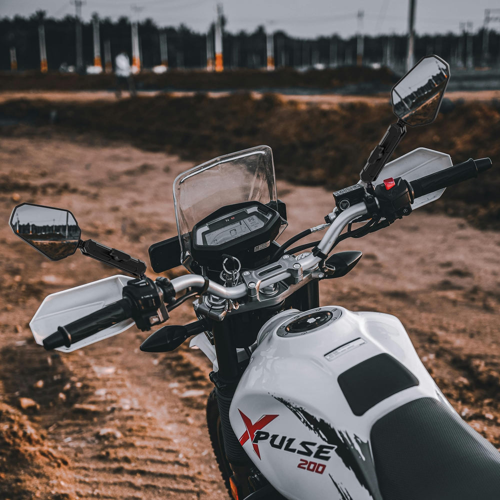 Tewgug strong ball-joint design keeps viewing angle steady during ride.