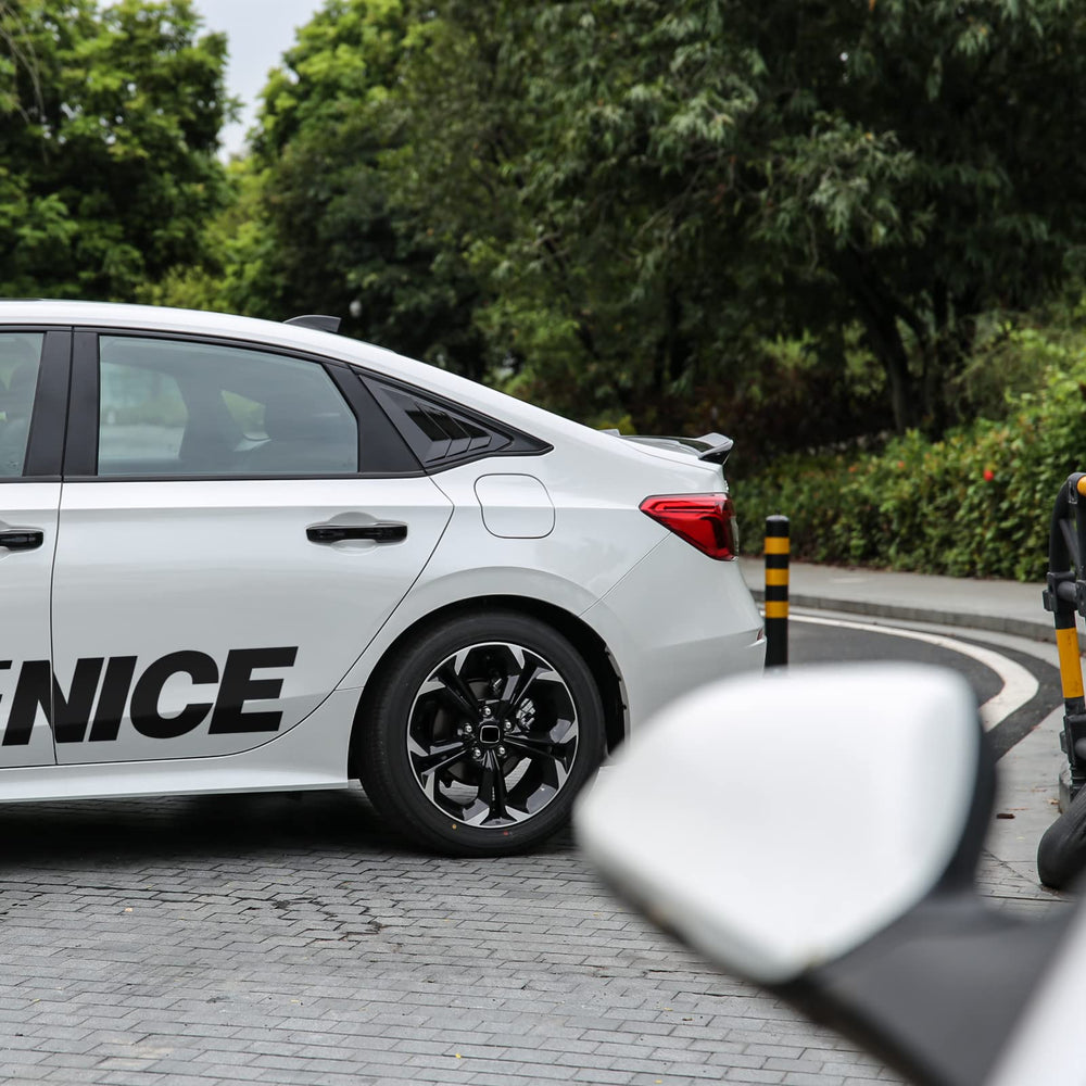 Thenice triangular window louvers rear-right view complements the Civic’s aggressive profile and gloss.