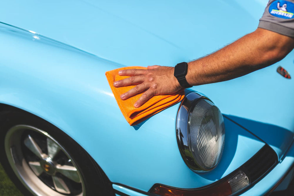The Rag Company lint-free glass towel reduces residue during cleaning