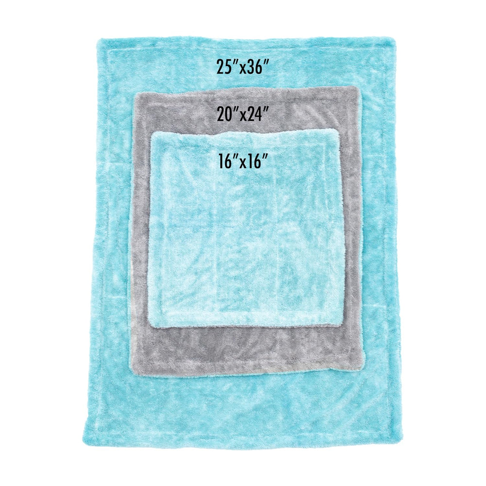 The towel laid flat highlights the 20x24 inch size for broad vehicle coverage.