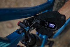 Topeak SmartGauge D2X air-release button for precise pressure adjustments.