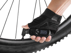 Topeak SmartGauge D2X auto-on/off with last reading memory.