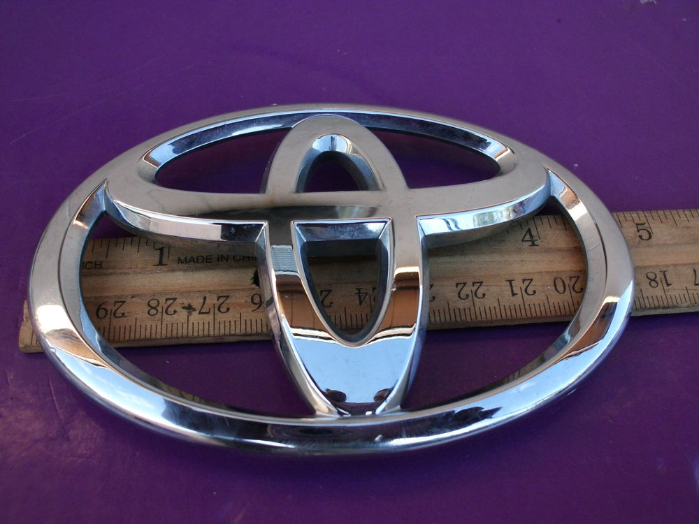 Toyota back-door emblem install-ready, genuine badge replacement for Camry models.