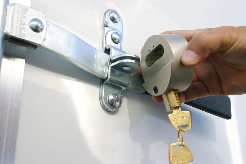TRIMAX THP2XL durable metal body provides rugged trailer protection.