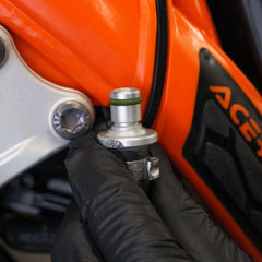 Installation-ready image demonstrates straightforward kit replacement for KTM 350 XC-F.