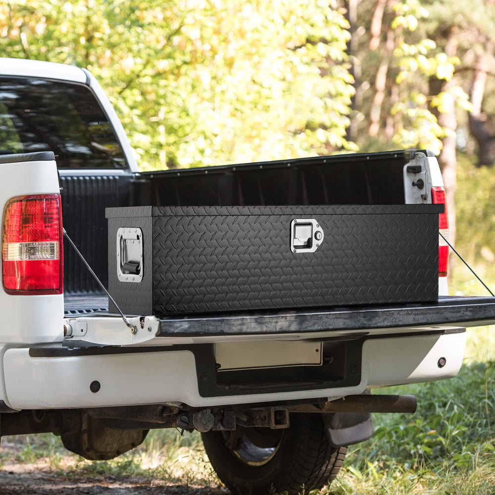 Tight seal keeps contents dry in rain or snow on the VEVOR toolbox.