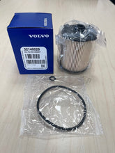 Volvo oil filter insert 32140029 front view for engine protection and reliable filtration.