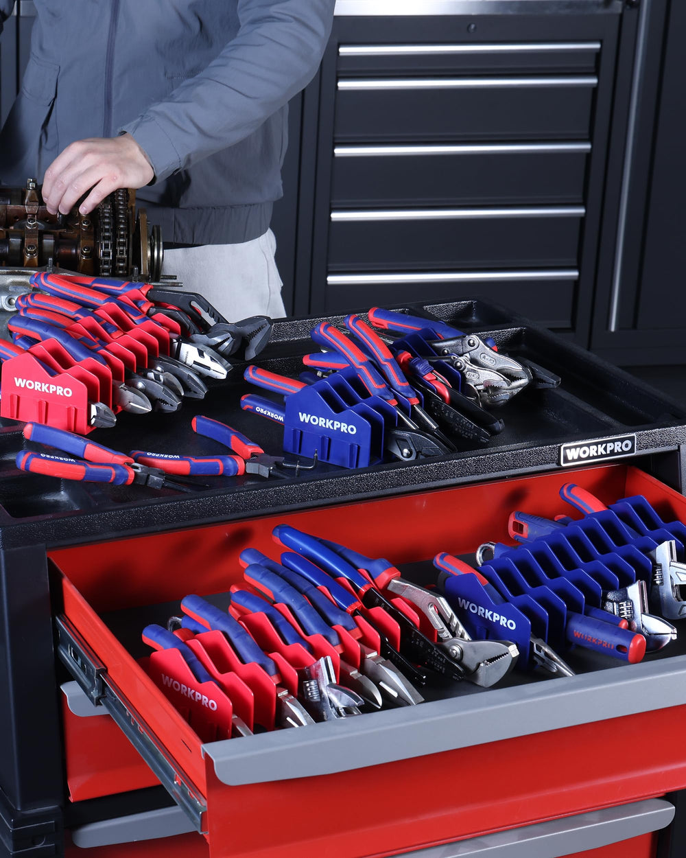 Versatile WORKPRO storage for pliers, wrenches, screwdrivers and cutters